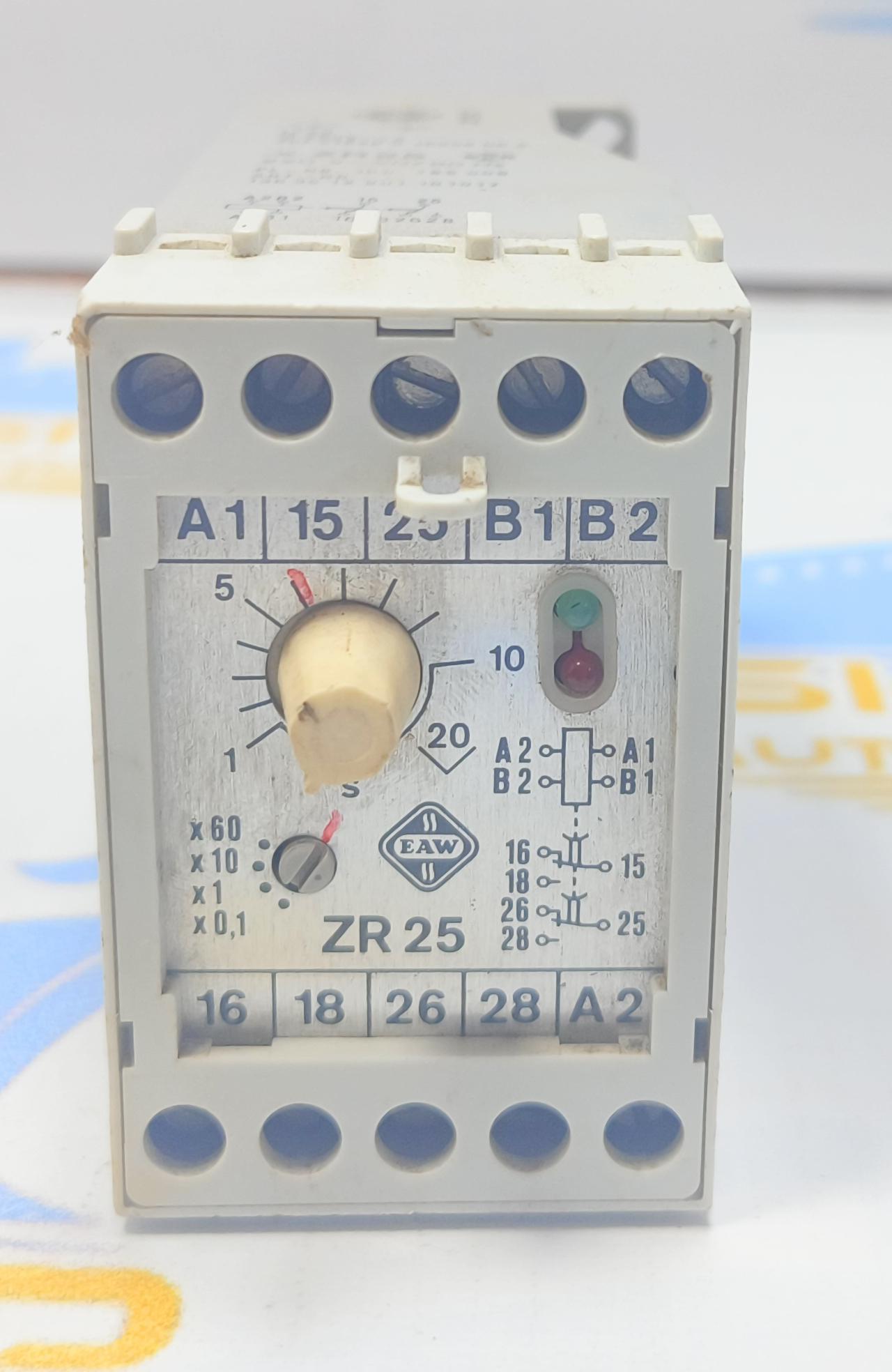 EAW DDR ZR25  TIME RELAY 220 V 50/60 Hz ART -NR 136 35 901 10 1017